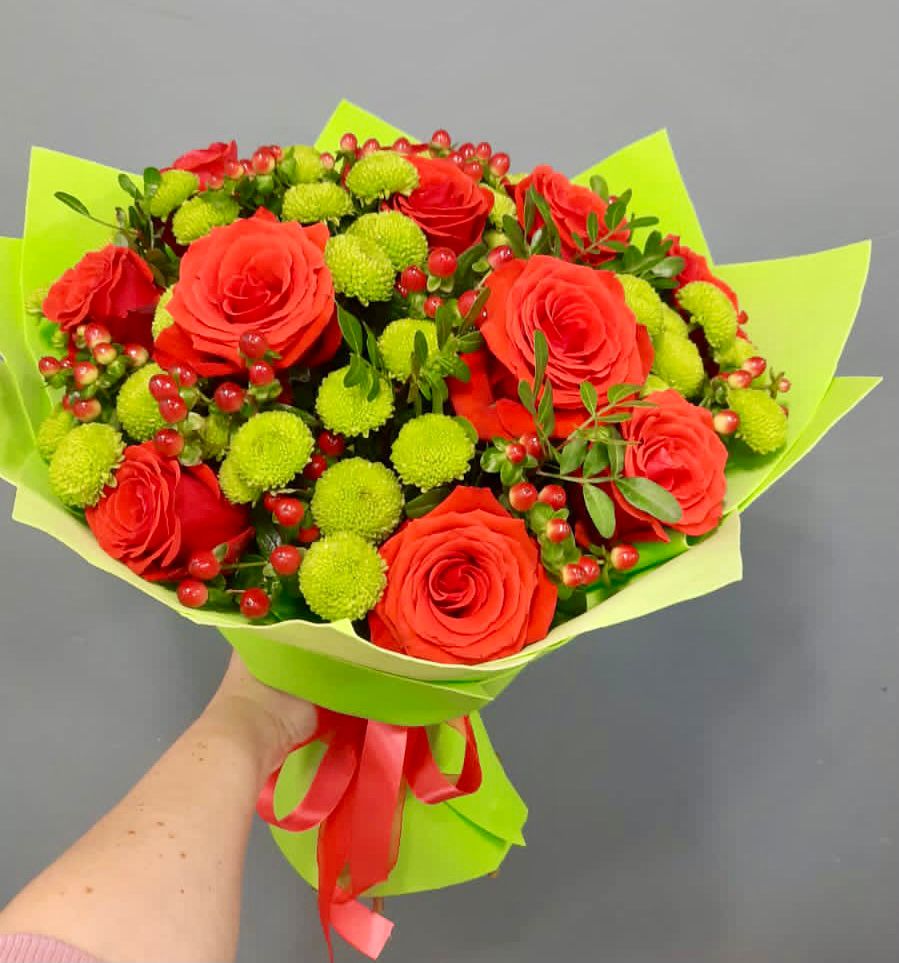 Букет цветов из: Хризантемы и Розы в Югорёнке