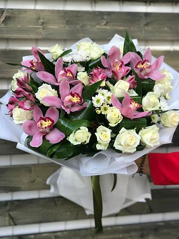 Букет цветов из: Розы и Хризантемы в Югорёнке