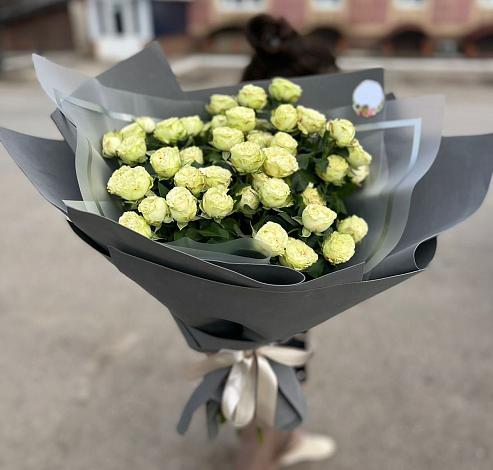 Букет Белые кустовые розы Солинеро в Югорёнке