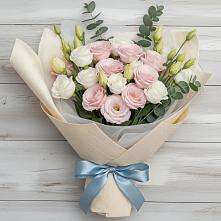 Букет цветов из:  Лизиантусы в Югорёнке