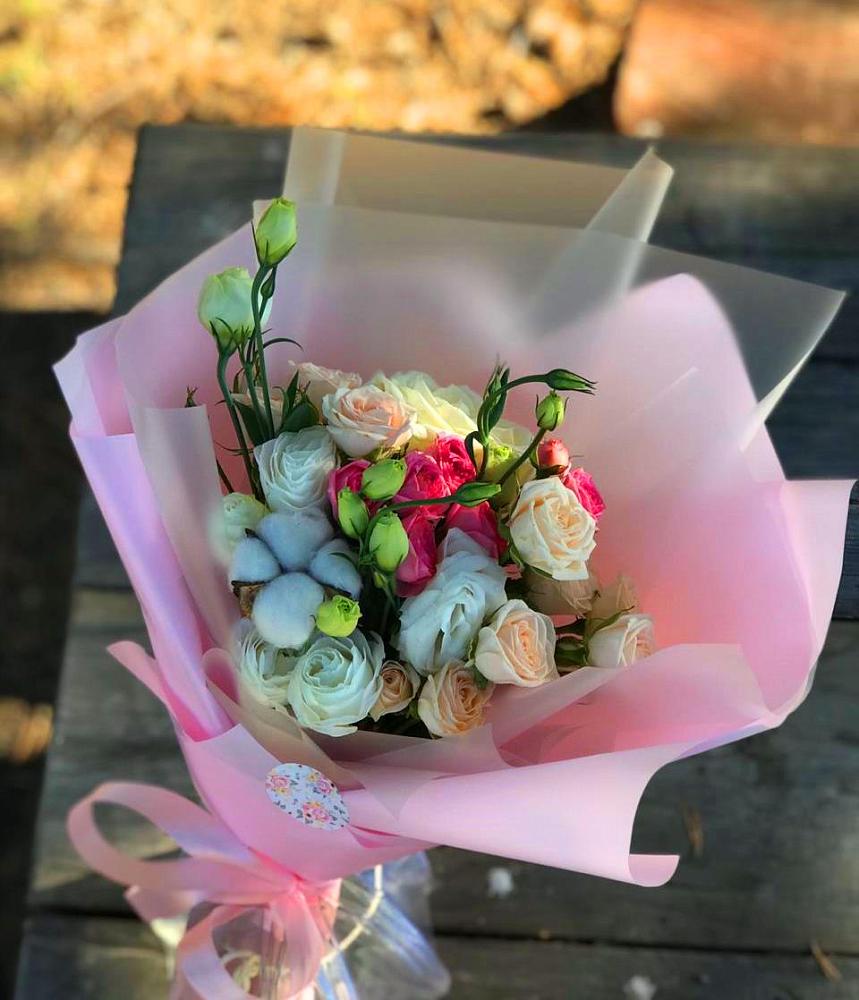 Букет цветов из: Розы и Лизиантусы в Югорёнке