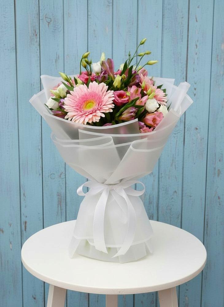 Букет цветов из: Герберы, Альстромерии и Лизиантусы в Югорёнке