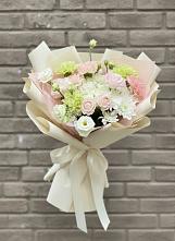 Букет цветов из:  Гвоздики, Розы, Лизиантусы и Хризантемы #REPLACE_PRED# Югорёнке