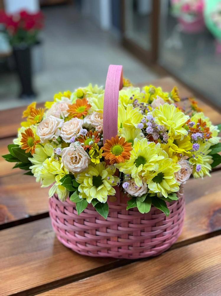 Цветочная композиция из Хризантемы и Розы в корзине в Югорёнке