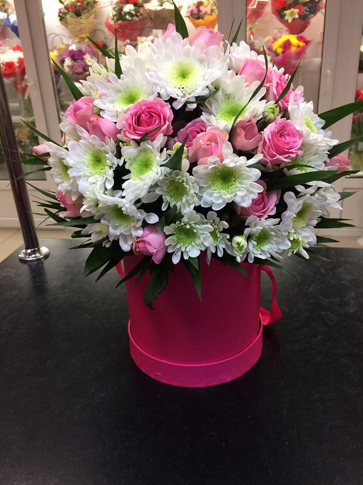 Цветочная композиция из Розы и Хризантемы в шляпной коробке в Югорёнке