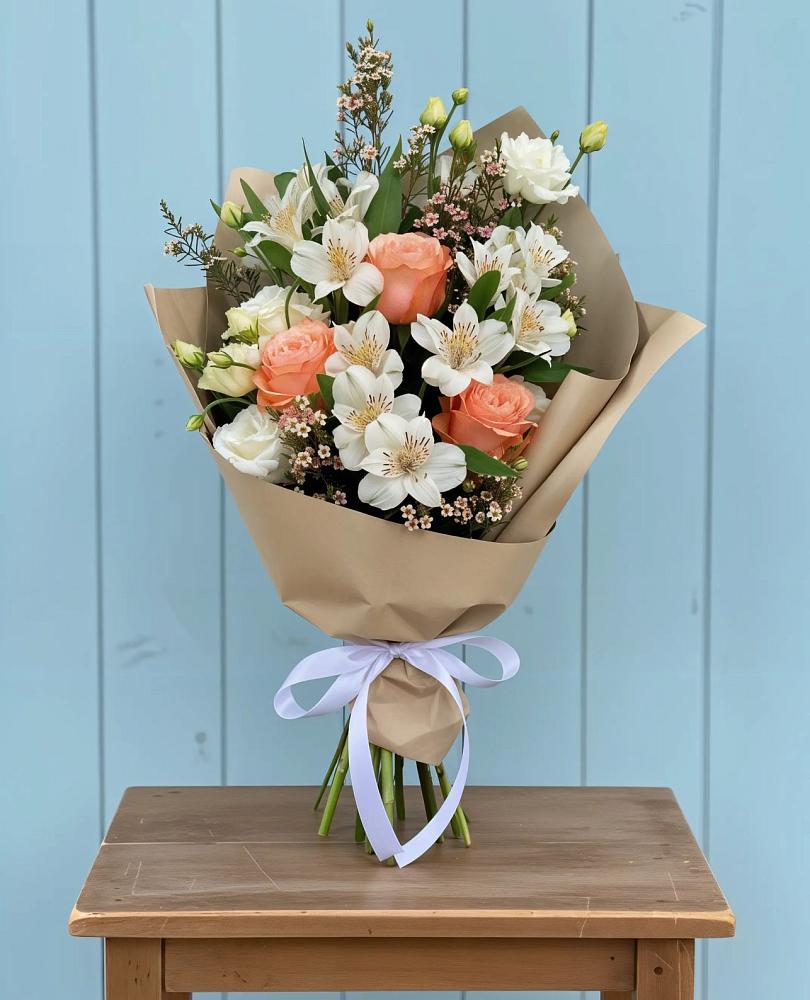 Букет цветов из: Альстромерии, Лизиантусы, Розы и Хризантемы в Югорёнке